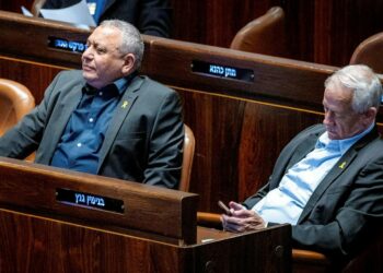 Haaretz: Mit Gantz‘ Unterstützung verabschiedet das israelische Parlament eine Resolution gegen die palästinensische Eigenstaatlichkeit